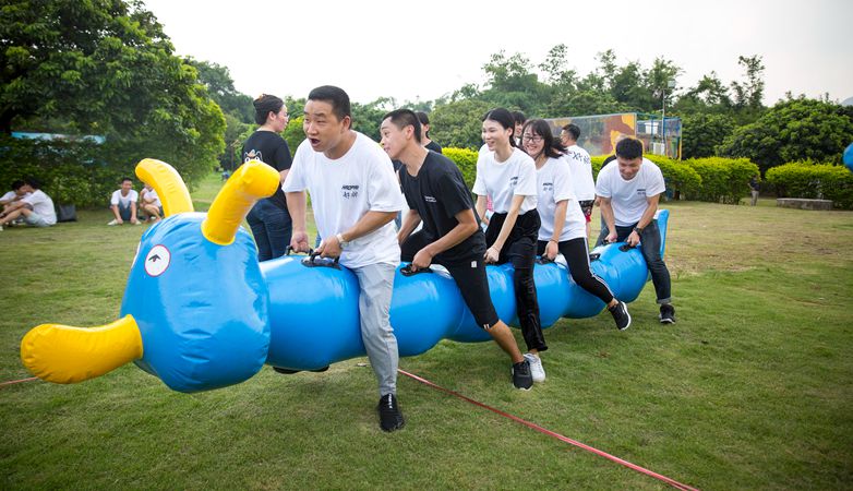 智尚團建公司與浪尖游艇會簽署合